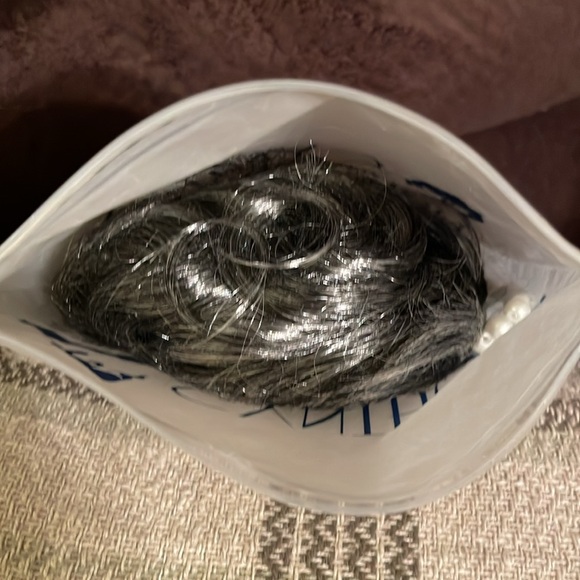 Grey curls wig. Beautiful. New, never out of package - Picture 3 of 5